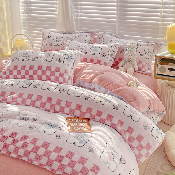 91家纺网 家纺一手货源 找家纺 宜家坊 2023新款高克重立体雪花绒四件套 系列一 爱心熊