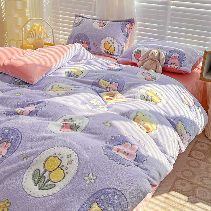 91家纺网 家纺一手货源 找家纺 宜家坊 2023新款高克重立体雪花绒四件套 系列一 草莓兔