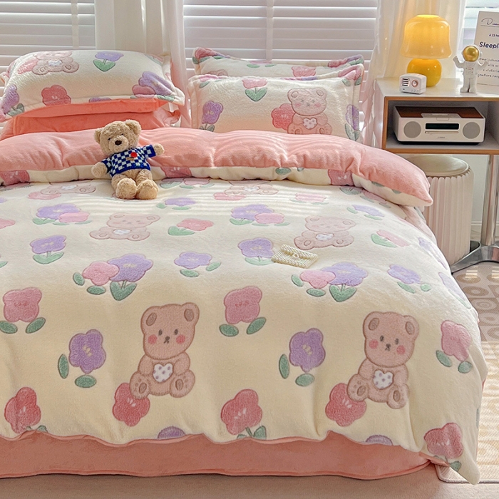 91家纺网 家纺一手货源 找家纺 宜家坊 2023新款高克重立体雪花绒四件套 系列一 快乐小熊