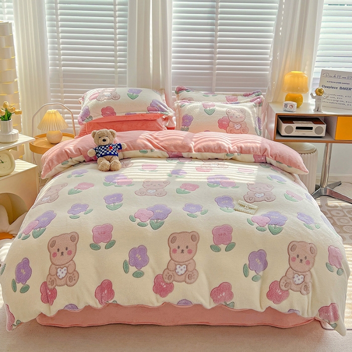 91家纺网 家纺一手货源 找家纺 宜家坊 2023新款高克重立体雪花绒四件套 系列一 快乐小熊