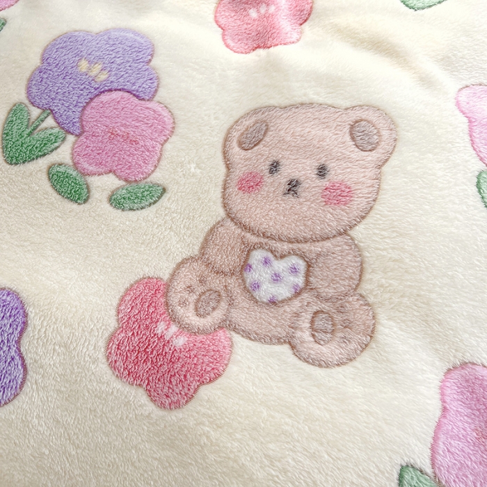 91家纺网 家纺一手货源 找家纺 宜家坊 2023新款高克重立体雪花绒四件套 系列一 快乐小熊