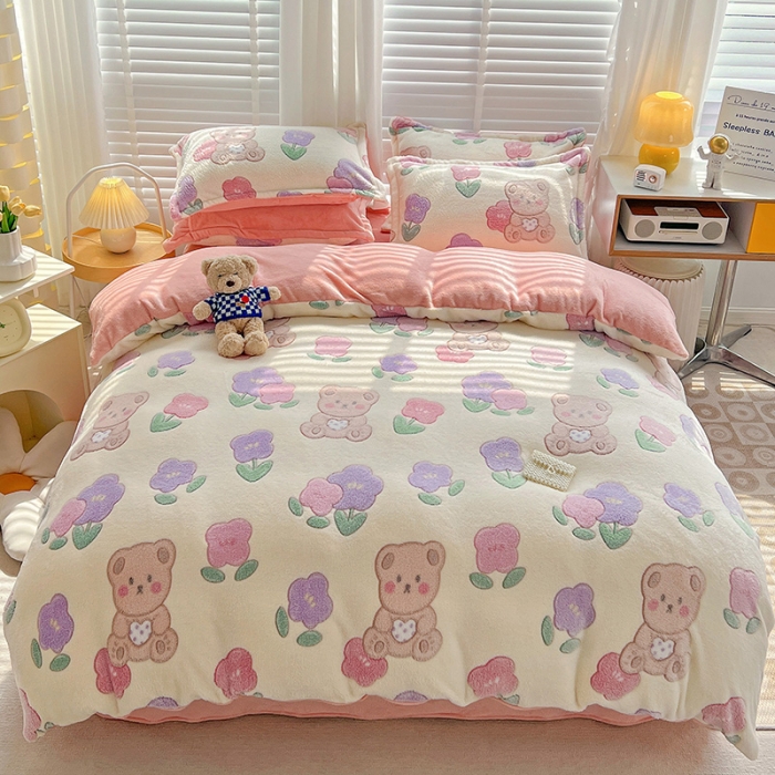 91家纺网 家纺一手货源 找家纺 宜家坊 2023新款高克重立体雪花绒四件套 系列一 快乐小熊