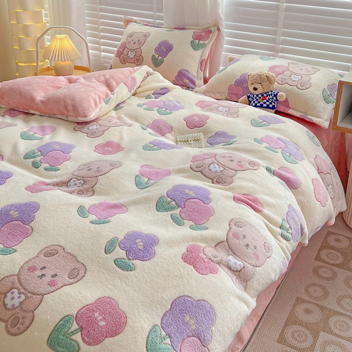 91家纺网 家纺一手货源 找家纺 宜家坊 2023新款高克重立体雪花绒四件套 系列一 快乐小熊