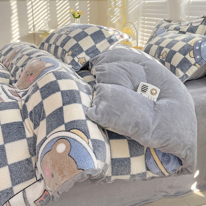 91家纺网 家纺一手货源 找家纺 宜家坊 2023新款高克重立体雪花绒四件套 系列一 太空熊