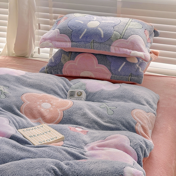 91家纺网 家纺一手货源 找家纺 宜家坊 2023新款高克重立体雪花绒四件套 系列一 太阳花