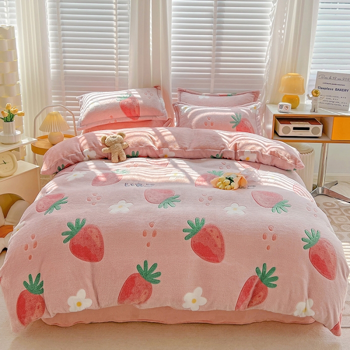 91家纺网 家纺一手货源 找家纺 宜家坊 2023新款高克重立体雪花绒四件套 系列一 小草莓