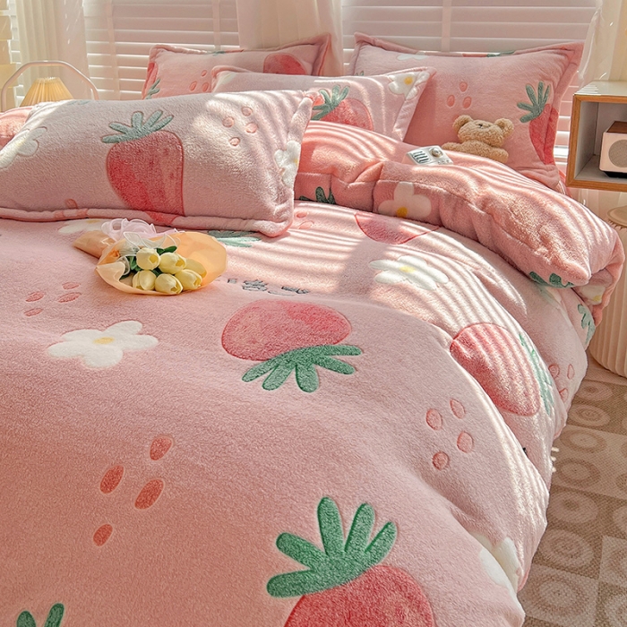 91家纺网 家纺一手货源 找家纺 宜家坊 2023新款高克重立体雪花绒四件套 系列一 小草莓