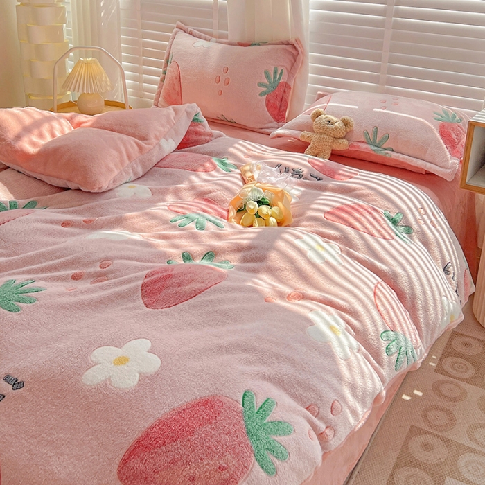 91家纺网 家纺一手货源 找家纺 宜家坊 2023新款高克重立体雪花绒四件套 系列一 小草莓