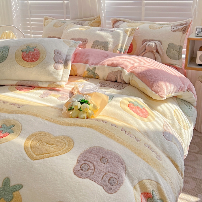 91家纺网 家纺一手货源 找家纺 宜家坊 2023新款高克重立体雪花绒四件套 系列一 熊熊乐园-米