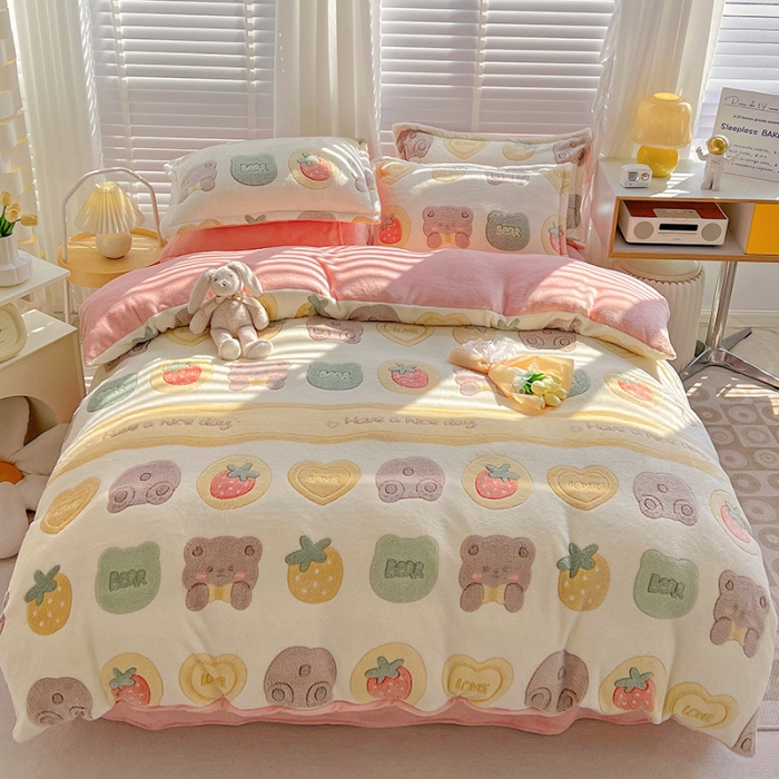 91家纺网 家纺一手货源 找家纺 宜家坊 2023新款高克重立体雪花绒四件套 系列一 熊熊乐园-米