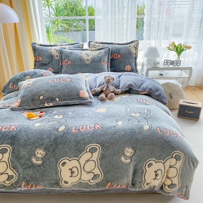 91家纺网 家纺一手货源 找家纺 宜家坊 2023新款高克重立体雪花绒四件套 系列二 顽皮熊