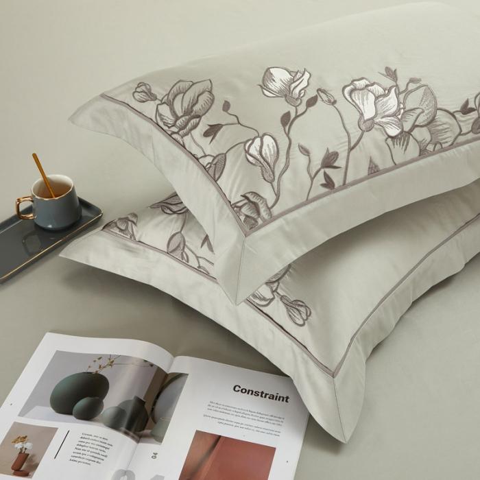 91家纺网 家纺一手货源 找家纺 60支60S长绒棉刺绣四件套全棉直播爆款新中式简约花卉 温婉浅灰