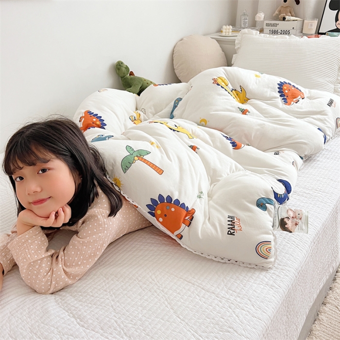 91家纺网 家纺一手货源 找家纺 心卓婴童馆 2025新款针织棉印花被子系列-儿童款 恐龙家族