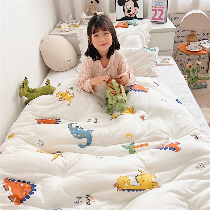 91家纺网 家纺一手货源 找家纺 心卓婴童馆 2025新款针织棉印花被子系列-儿童款 恐龙家族