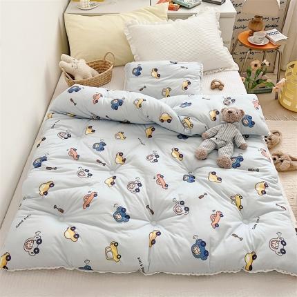 91家纺网 家纺一手货源 找家纺 心卓婴童馆 2025新款针织棉印花被子系列-儿童款 小汽车-蓝