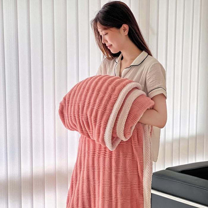 91家纺网 家纺一手货源 找家纺 法澳 2024新款A类仿兔毛绒300克牛奶绒多功能盖毯空调毯毛毯