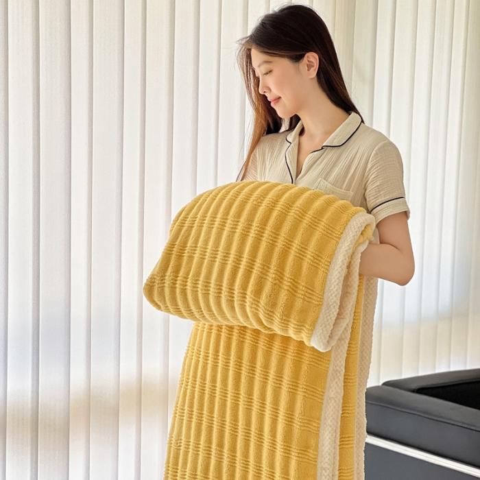 91家纺网 家纺一手货源 找家纺 法澳 2024新款A类仿兔毛绒300克牛奶绒多功能盖毯空调毯毛毯