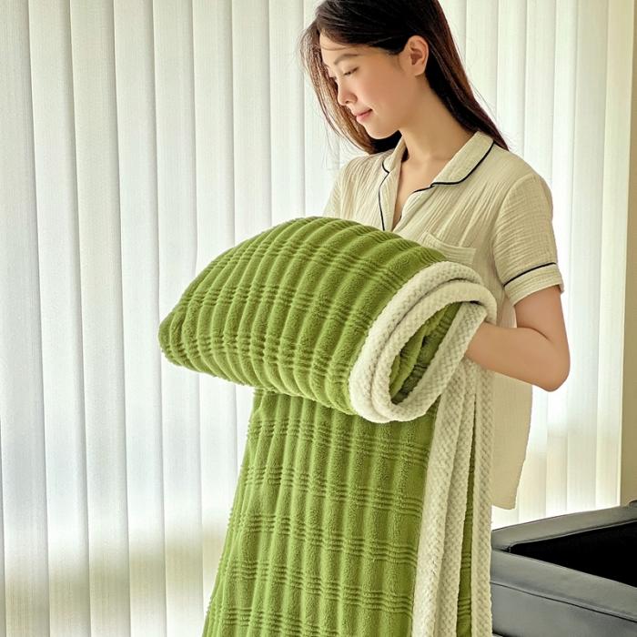 91家纺网 家纺一手货源 找家纺 法澳 2024新款A类仿兔毛绒300克牛奶绒多功能盖毯空调毯毛毯