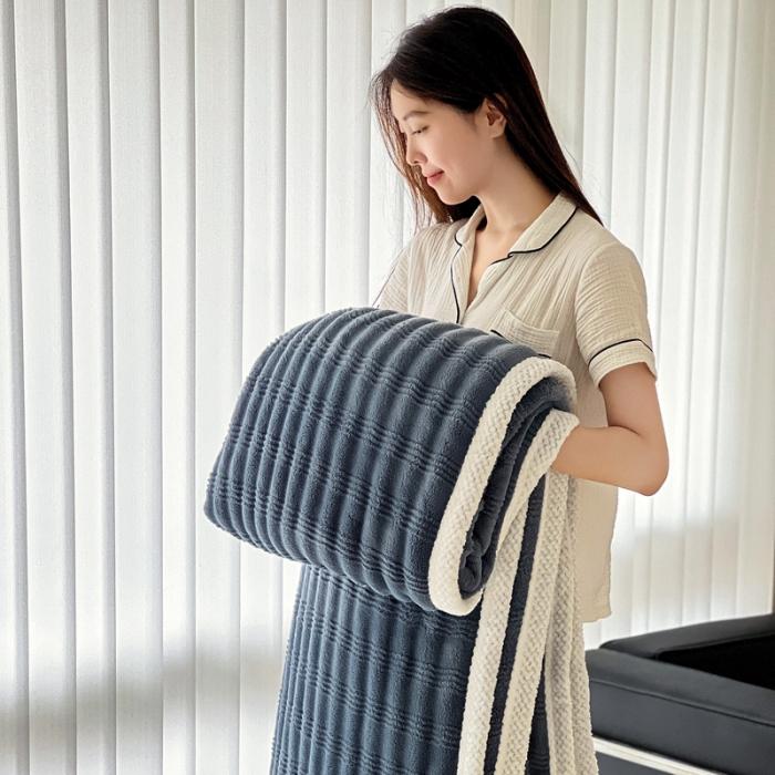 91家纺网 家纺一手货源 找家纺 法澳 2024新款A类仿兔毛绒300克牛奶绒多功能盖毯空调毯毛毯