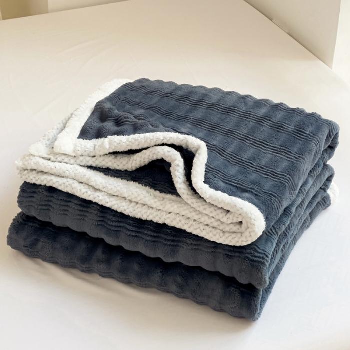 91家纺网 家纺一手货源 找家纺 法澳 2024新款A类仿兔毛绒300克牛奶绒多功能盖毯空调毯毛毯