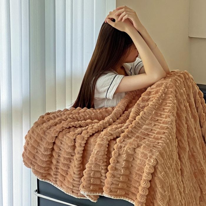 91家纺网 家纺一手货源 找家纺 法澳 2024新款A类仿兔毛绒300克牛奶绒多功能盖毯空调毯毛毯