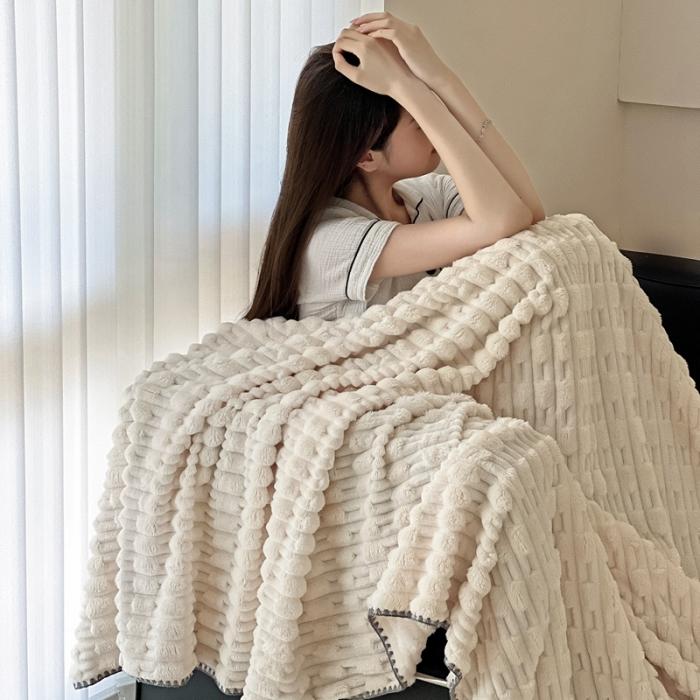 91家纺网 家纺一手货源 找家纺 法澳 2024新款A类仿兔毛绒300克牛奶绒多功能盖毯空调毯毛毯