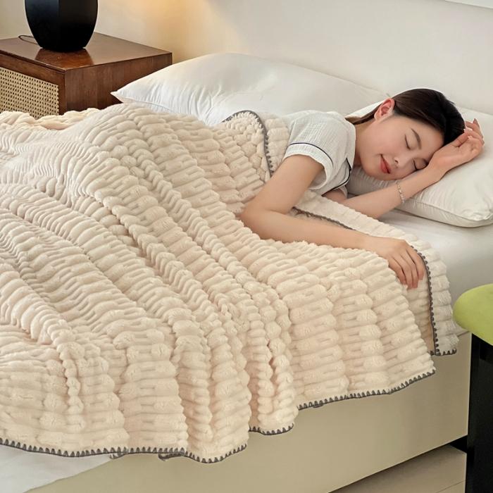 91家纺网 家纺一手货源 找家纺 法澳 2024新款A类仿兔毛绒300克牛奶绒多功能盖毯空调毯毛毯