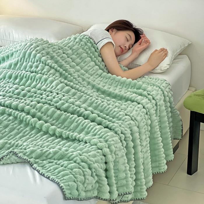 91家纺网 家纺一手货源 找家纺 法澳 2024新款A类仿兔毛绒300克牛奶绒多功能盖毯空调毯毛毯