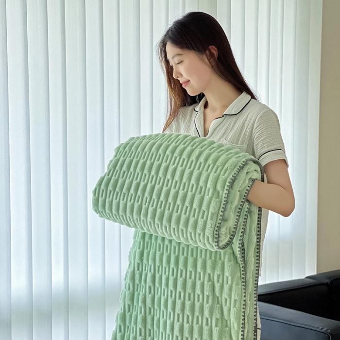 91家纺网 家纺一手货源 找家纺 法澳 2024新款A类仿兔毛绒300克牛奶绒多功能盖毯空调毯毛毯