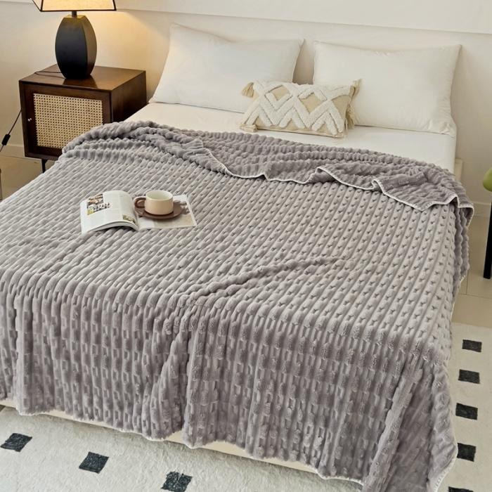 91家纺网 家纺一手货源 找家纺 法澳 2024新款A类仿兔毛绒300克牛奶绒多功能盖毯空调毯毛毯