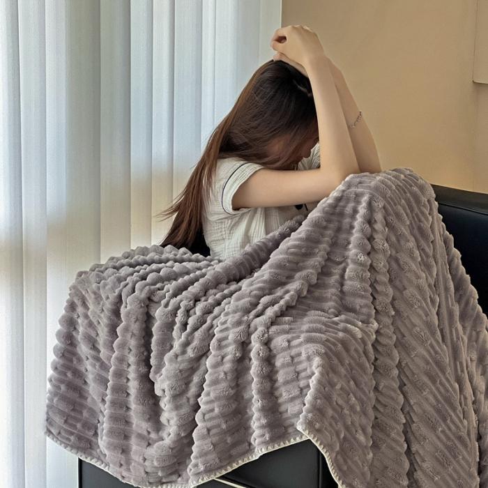 91家纺网 家纺一手货源 找家纺 法澳 2024新款A类仿兔毛绒300克牛奶绒多功能盖毯空调毯毛毯