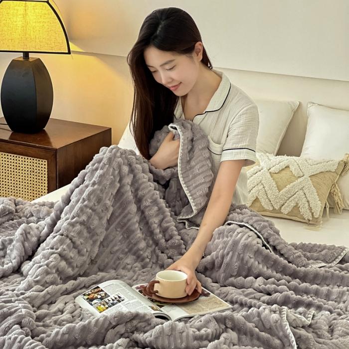 91家纺网 家纺一手货源 找家纺 法澳 2024新款A类仿兔毛绒300克牛奶绒多功能盖毯空调毯毛毯