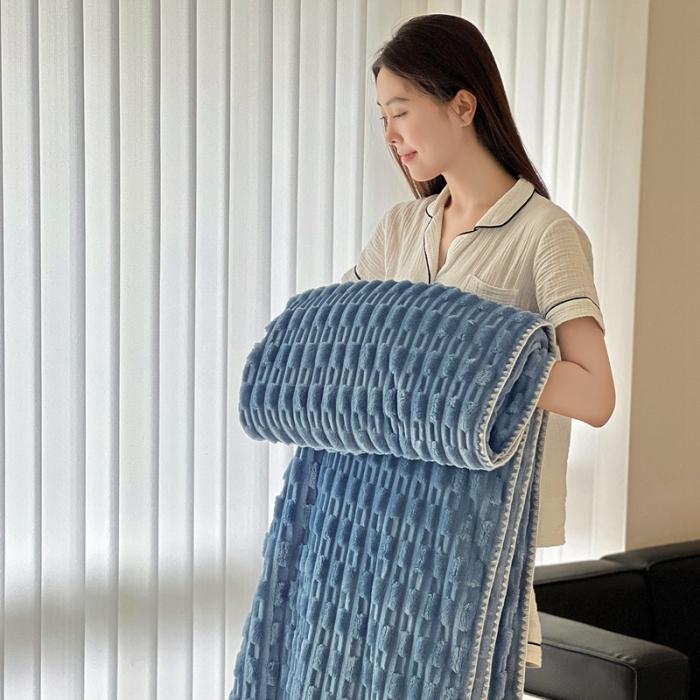 91家纺网 家纺一手货源 找家纺 法澳 2024新款A类仿兔毛绒300克牛奶绒多功能盖毯空调毯毛毯