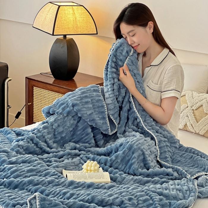 91家纺网 家纺一手货源 找家纺 法澳 2024新款A类仿兔毛绒300克牛奶绒多功能盖毯空调毯毛毯