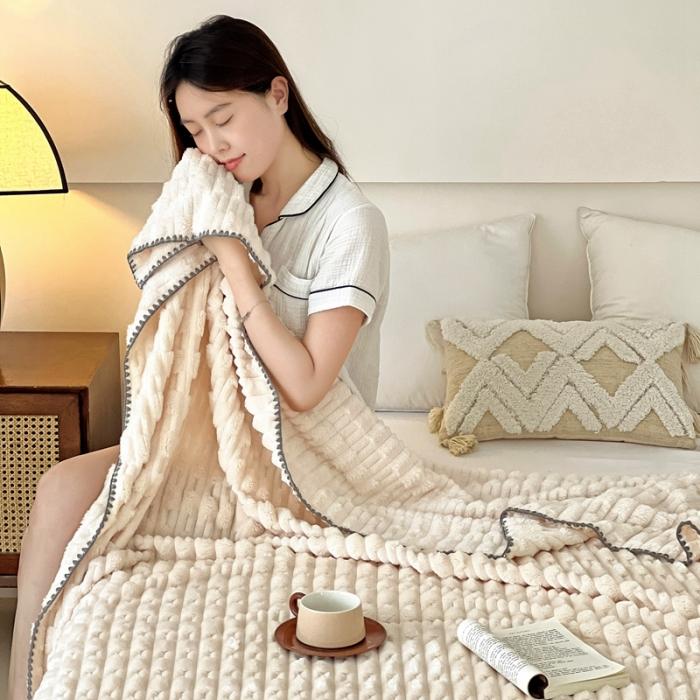 91家纺网 家纺一手货源 找家纺 法澳 2024新款A类仿兔毛绒300克牛奶绒多功能盖毯空调毯毛毯