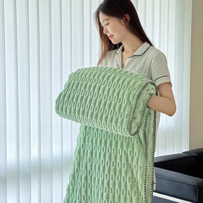 91家纺网 家纺一手货源 找家纺 法澳 2024新款A类仿兔毛绒300克牛奶绒多功能盖毯空调毯毛毯