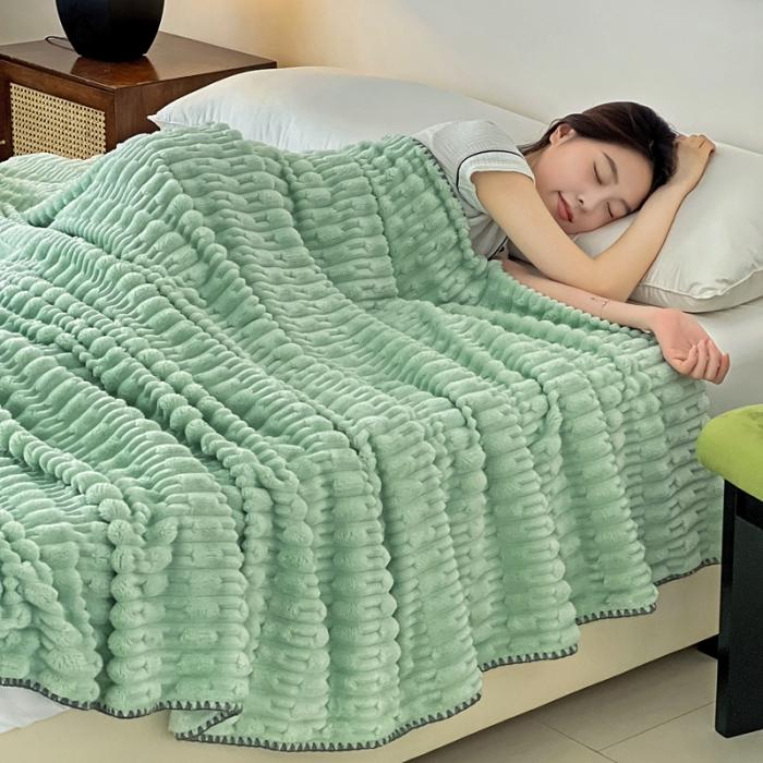 91家纺网 家纺一手货源 找家纺 法澳 2024新款A类仿兔毛绒300克牛奶绒多功能盖毯空调毯毛毯