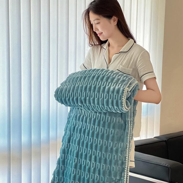 91家纺网 家纺一手货源 找家纺 法澳 2024新款A类仿兔毛绒300克牛奶绒多功能盖毯空调毯毛毯