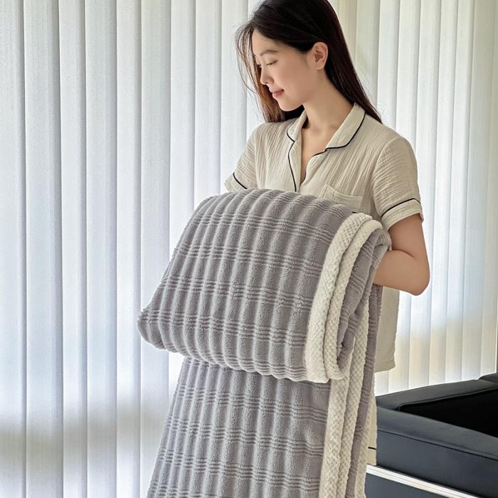 91家纺网 家纺一手货源 找家纺 法澳 2024新款A类仿兔毛绒300克牛奶绒多功能盖毯空调毯毛毯