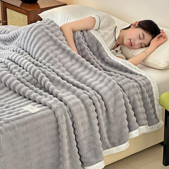 91家纺网 家纺一手货源 找家纺 法澳 2024新款A类仿兔毛绒300克牛奶绒多功能盖毯空调毯毛毯