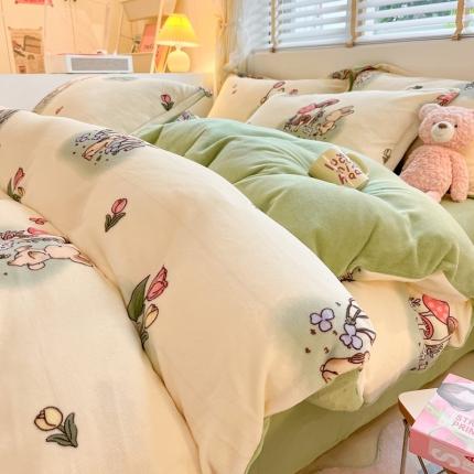 91家纺网 家纺一手货源 找家纺 康纳利 2023新款印花牛奶绒单被套 小兔蘑菇