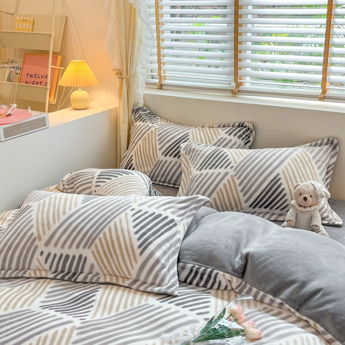 91家纺网 家纺一手货源 找家纺 康纳利 2023新款印花牛奶绒单被套 柏拉图