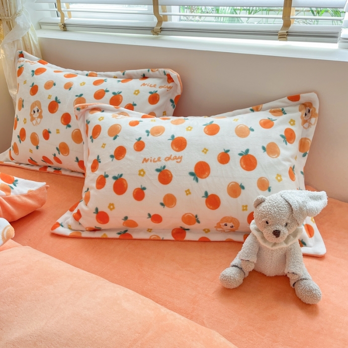 91家纺网 家纺一手货源 找家纺 康纳利 2023新款印花牛奶绒单被套 橙子女孩