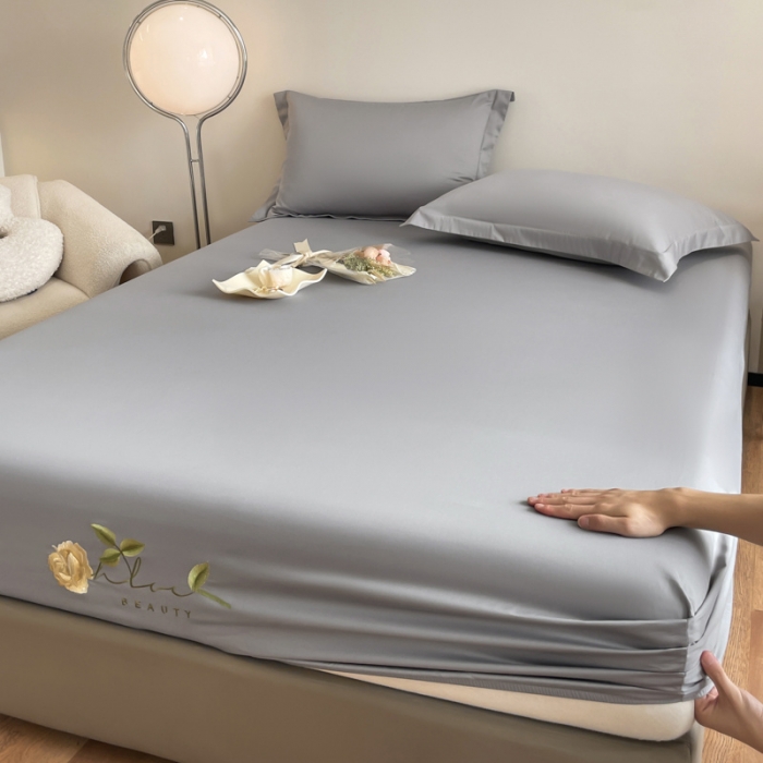 91家纺网 家纺一手货源 找家纺 50支贡缎轻奢刺绣床笠全棉床罩三件套防滑床垫套罩 Laura刺绣-典雅灰