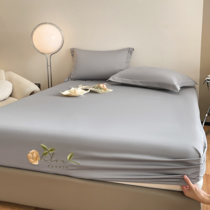 91家纺网 家纺一手货源 找家纺 50支贡缎轻奢刺绣床笠全棉床罩三件套防滑床垫套罩 Laura刺绣-典雅灰