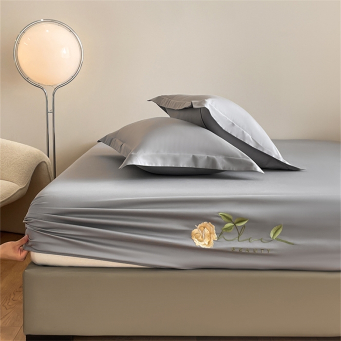 91家纺网 家纺一手货源 找家纺 50支贡缎轻奢刺绣床笠全棉床罩三件套防滑床垫套罩 Laura刺绣-典雅灰