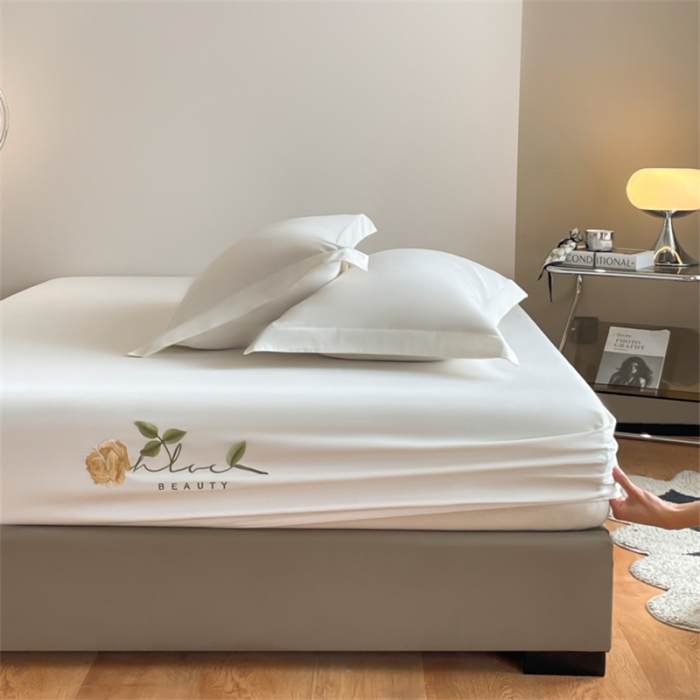 91家纺网 家纺一手货源 找家纺 50支贡缎轻奢刺绣床笠全棉床罩三件套防滑床垫套罩 Laura刺绣-皓月白