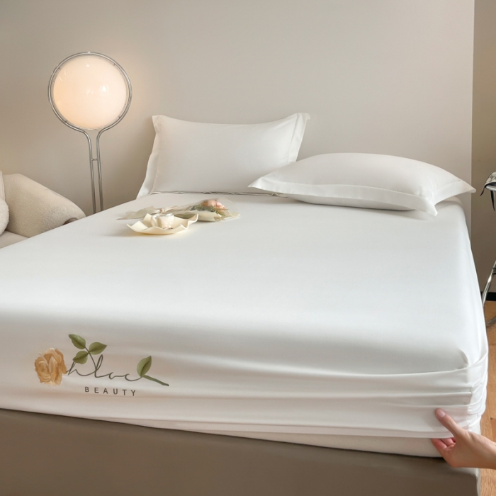 91家纺网 家纺一手货源 找家纺 50支贡缎轻奢刺绣床笠全棉床罩三件套防滑床垫套罩 Laura刺绣-皓月白