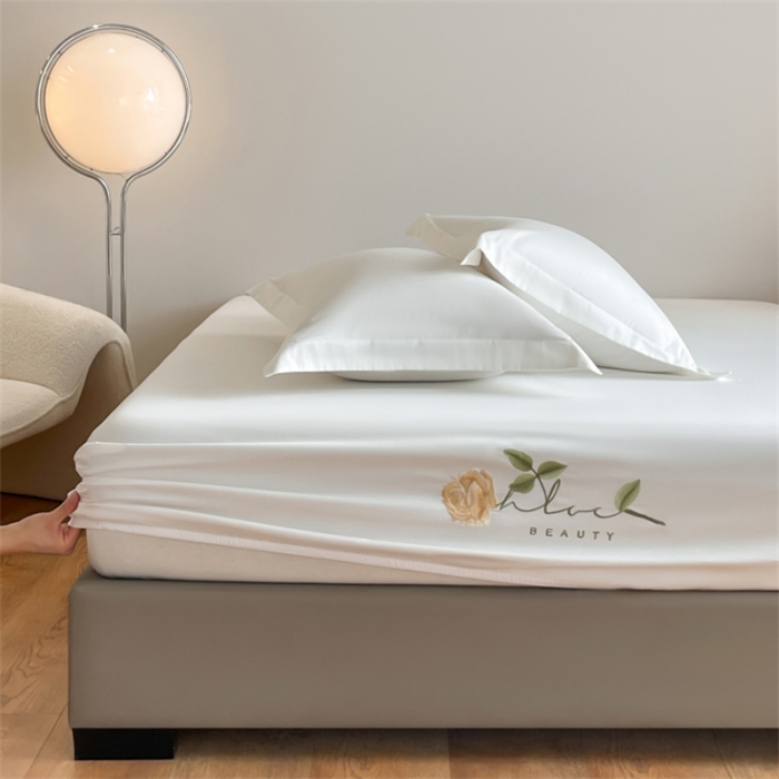 91家纺网 家纺一手货源 找家纺 50支贡缎轻奢刺绣床笠全棉床罩三件套防滑床垫套罩 Laura刺绣-皓月白