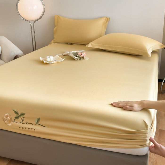 91家纺网 家纺一手货源 找家纺 50支贡缎轻奢刺绣床笠全棉床罩三件套防滑床垫套罩 Laura刺绣-奶茶米